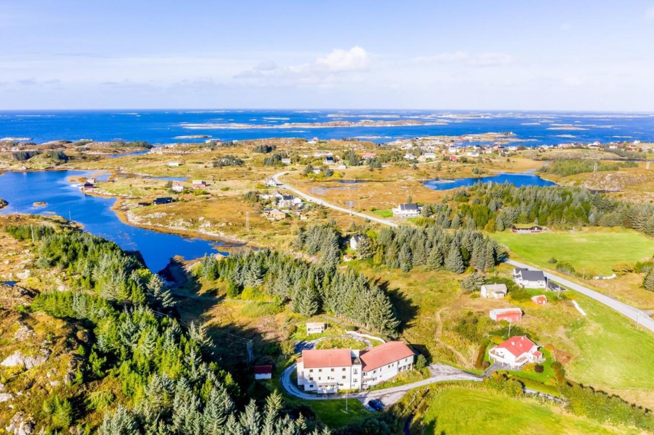 Vollvaagen Apartments Smøla, boat included Buitenkant foto