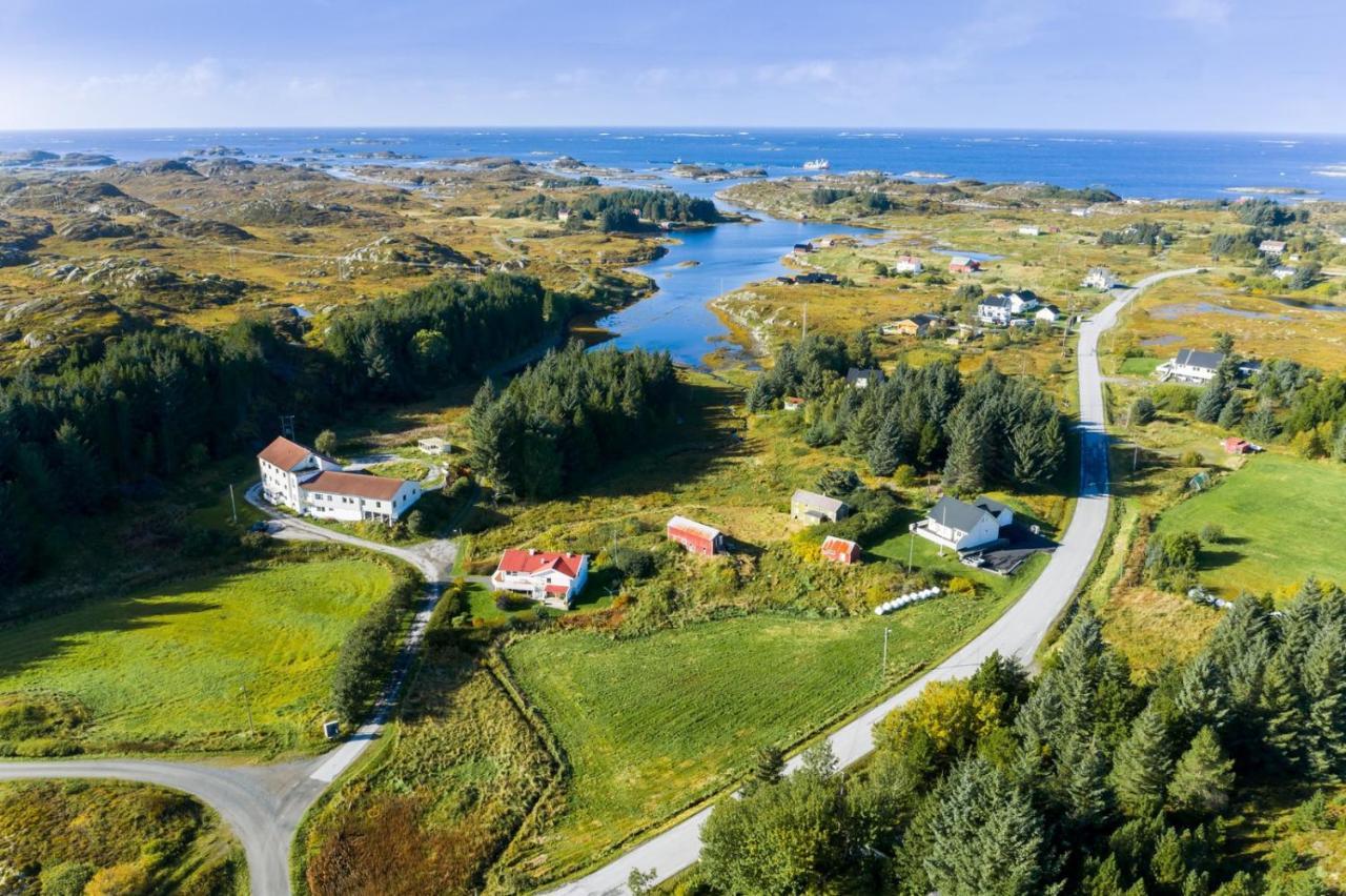 Vollvaagen Apartments Smøla, boat included Buitenkant foto