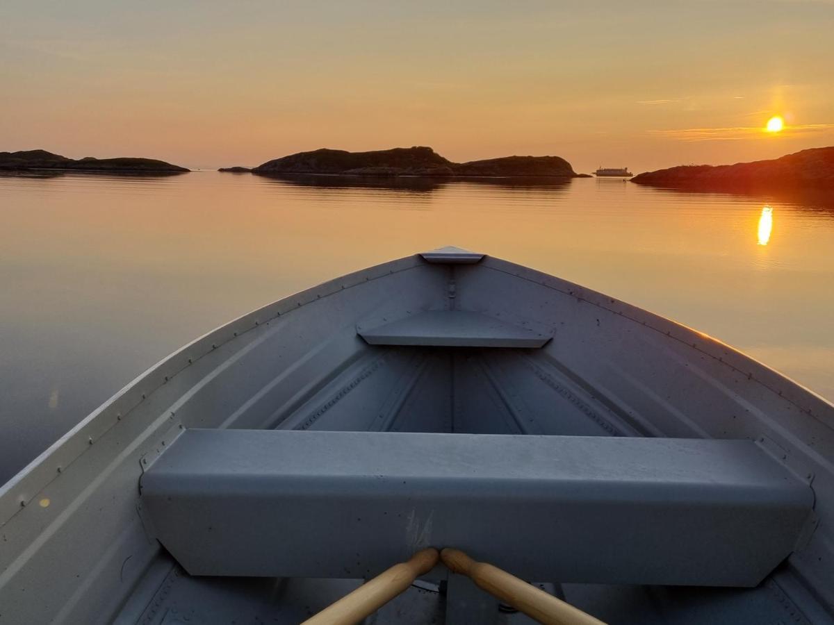 Vollvaagen Apartments Smøla, boat included Buitenkant foto