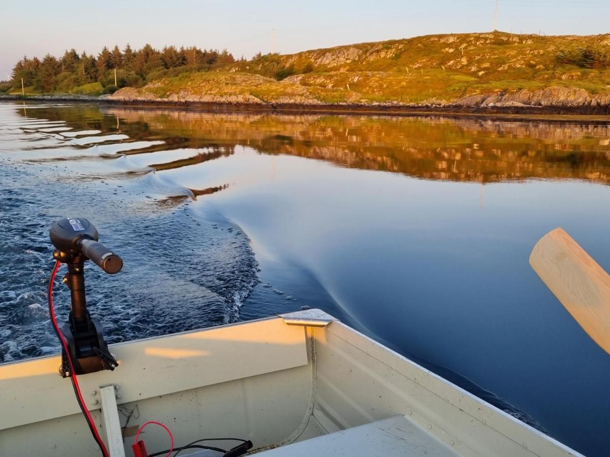 Vollvaagen Apartments Smøla, boat included Buitenkant foto